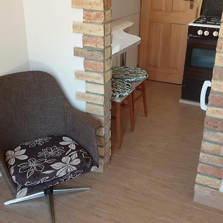 Keller Apartmanok Hajdúszoboszló Стая снимка