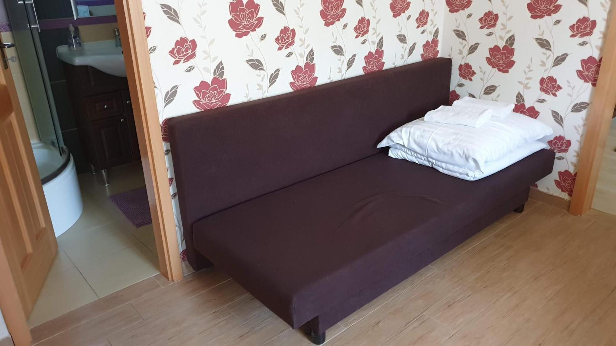 Keller Apartmanok Hajdúszoboszló Стая снимка