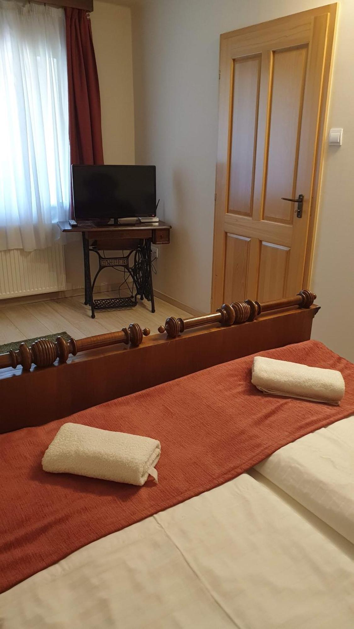Keller Apartmanok Hajdúszoboszló Стая снимка