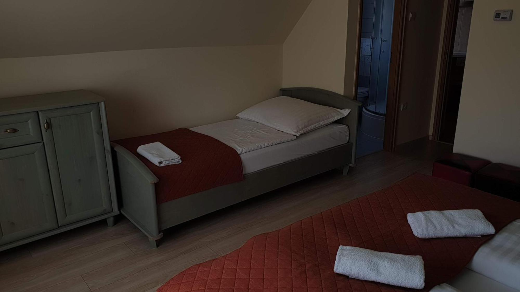 Keller Apartmanok Hajdúszoboszló Стая снимка